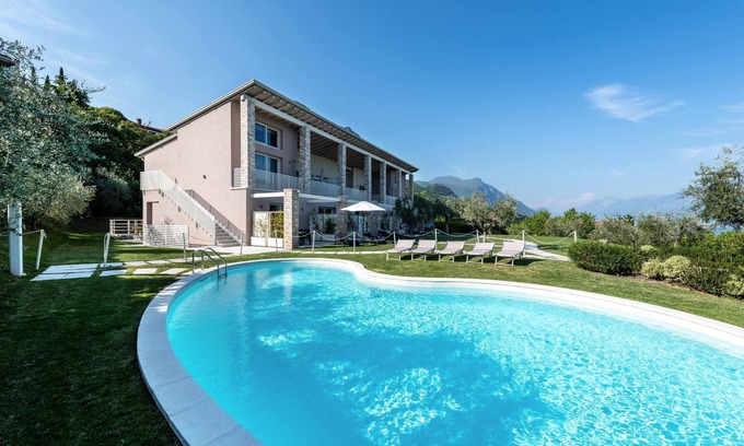 Pulciano Apartment | Apartment "Il Fiordaliso - Little Paradise" with Mountain View