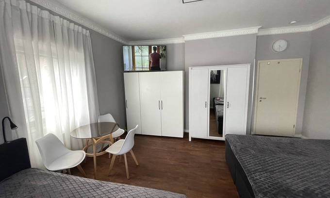 Idar-Oberstein Apartment | Apartment 'Im Zentrum' with Wi-Fi