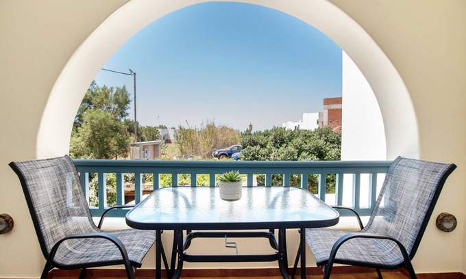 Kastraki Apartment | Apartment In A Hotel '9 Muses - Erato, Euterpe -' with Sea View, Wi-Fi and Air Conditioning