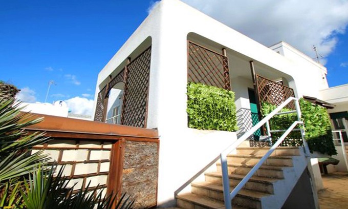 Capilungo Apartment | Apartment in a villa 30 meters from the sea