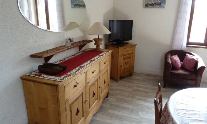 Briancon Cottage | Apartment in house with garden and closed private parking