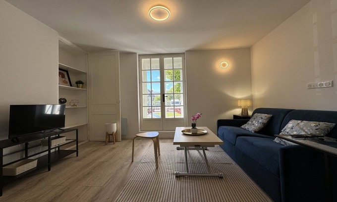 Maillets - Bellevue Apartment | Apartment in Le Mans with Private Terrace