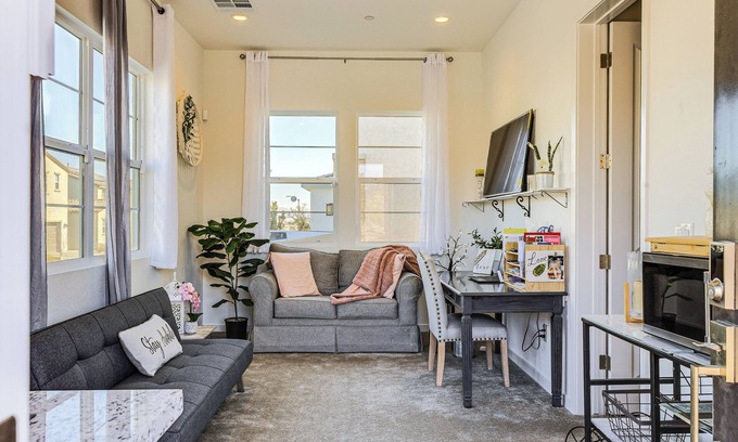 Las Vegas Apartment | Apartment in North Las Vegas w/Community Perks