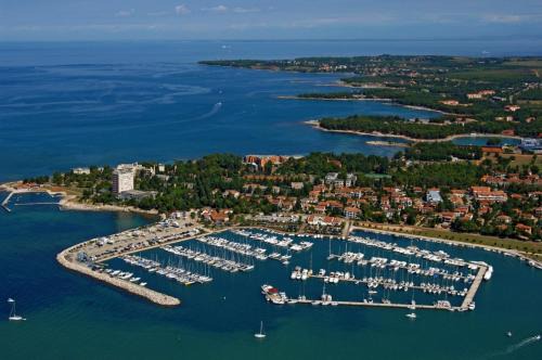 Savudrija Apartment | Apartment in Savudrija with sea view, terrace, air conditioning, Wi-Fi (123-7)