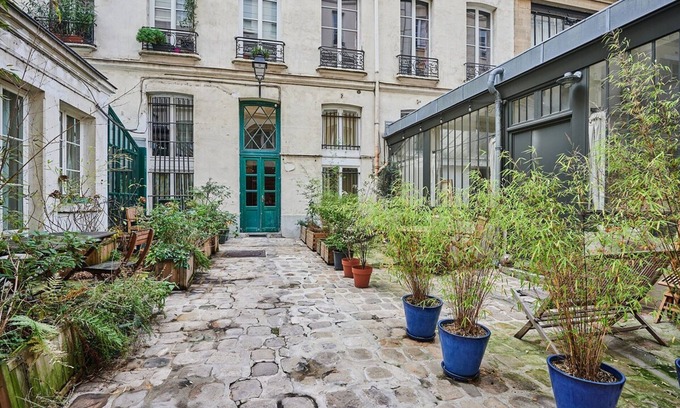 Quartier de la Porte-Saint-Denis Apartment | Apartment in the Center of Paris