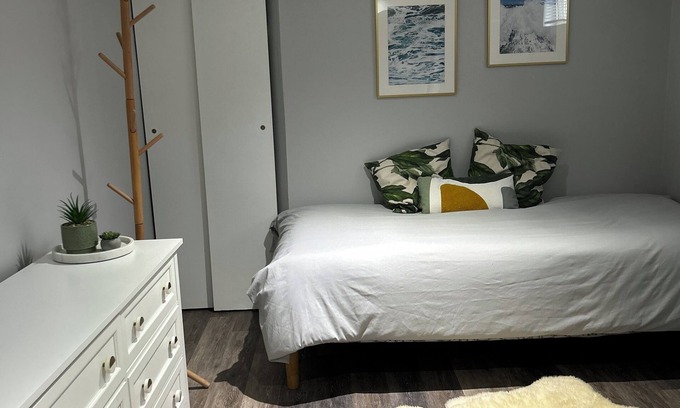 Woodbine Heights Apartment | Apartment in Toronto, cozy two bedroom in the heart of East York