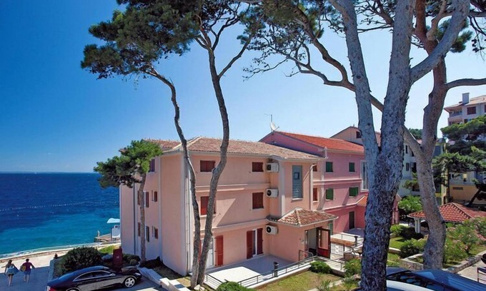 Veli Losinj Apartment | Apartment in Veli Losinj by the Beach