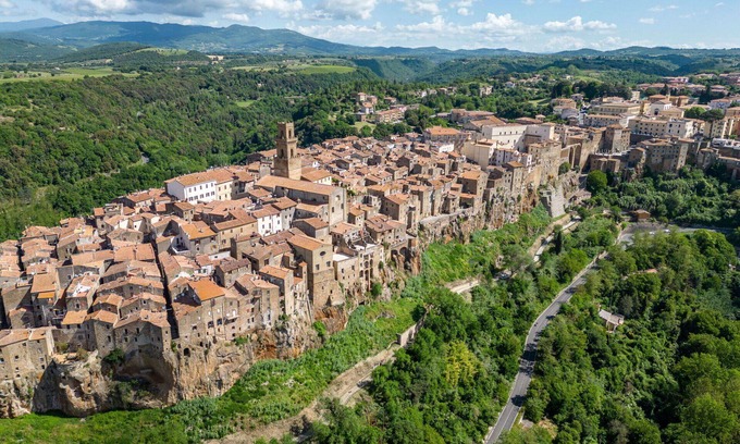 Sorano House | Apartment in villa with pool, A/C, WIFI, hot tub, TV, terrace, pets allowed, panoramic view, parking