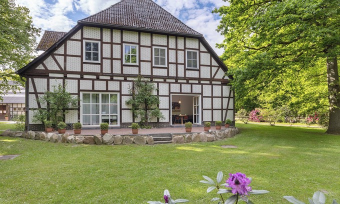 Soltau Apartment | Apartment 'Inmitten Heide Und Natur' with Shared Terrace, Private Garden and Wi-Fi
