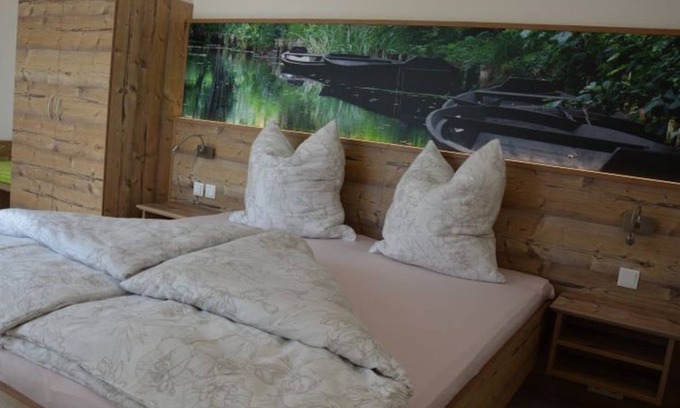 Burg-Dorf Apartment | Apartment Kahnschuppen - Spreewaldscheune am Fließ-Ferienwohnungen am Wasser in