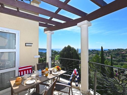 Le Dramont Apartment | Apartment L'Esquinade - FH205 by Interhome
