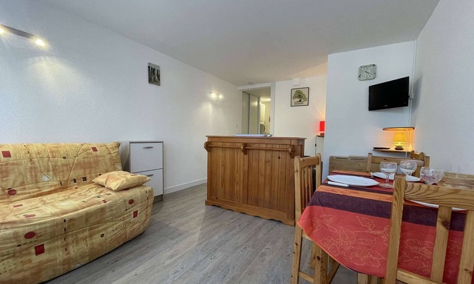Tillieres Apartment | Apartment La Rochelle, studio flat, 4 persons