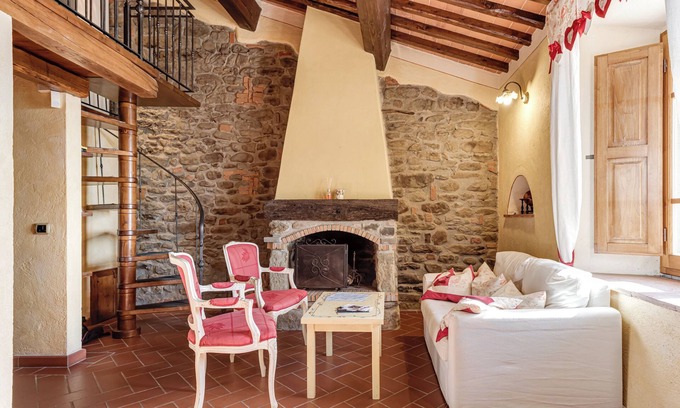Pian di Sco Apartment | Apartment 'Le Balze' with Shared Pool, Shared Terrace and Wi-Fi