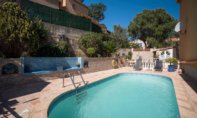 Le Revest-les-Eaux Apartment | Apartment 'Les Guernazelles' with Mountain View, Private Pool and Wi-Fi