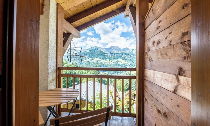 Crest-Voland Apartment | Apartment 'Les Bouquetins,Piscine Et Aire Jeux' with Mountain View, Shared Garden and Wi-Fi