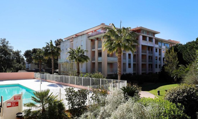 Saint-Aygulf Apartment | Apartment Les Calanques du Parc-2 by Interhome