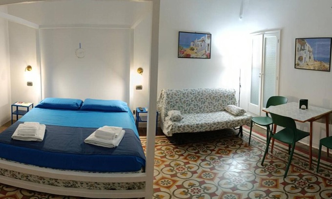 Tiggiano Apartment | Apartment 'Maison Peppe E Pepita - Suite Roma' with Wi-Fi and Air Conditioning