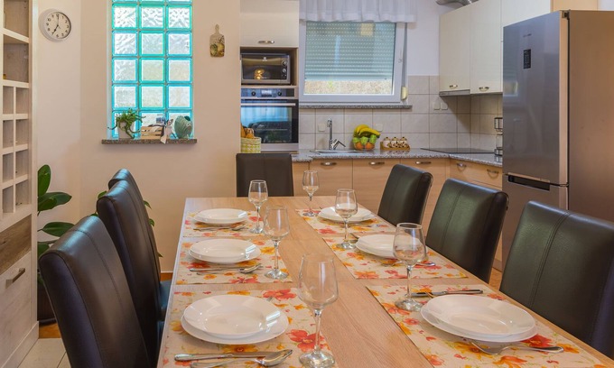 Jurdani Apartment | Apartment Midas (71081-A1) - Jurdani