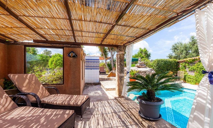 Son Macia Villa | Apartment "Mit Dachterrasse Panoramablick" with Mountain View, Shared Pool & Wi-Fi