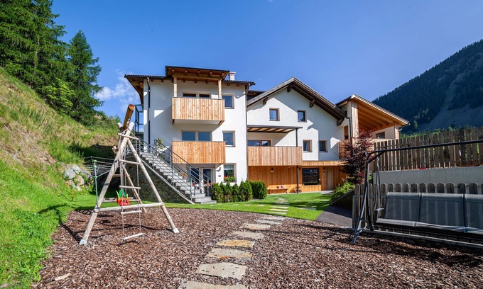 Resia Apartment | Apartment 'Mühlanderhof Apt Klopairspitze' with Shared Terrace and Wi-Fi