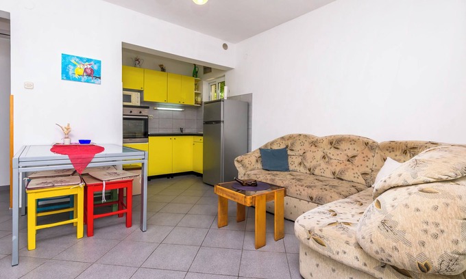 Maslinica Apartment | Apartment Nikola (72211-A1) - Maslinica