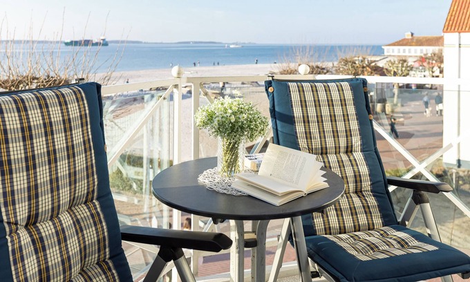Laboe Apartment | Apartment no. 17 with balcony in the apartment house Strandhotel Laboe