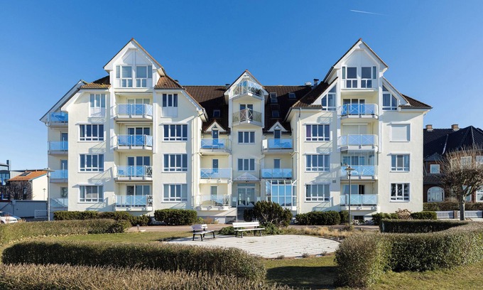 Laboe Apartment | Apartment no. 25 with balcony in the apartment house Strandhotel Laboe