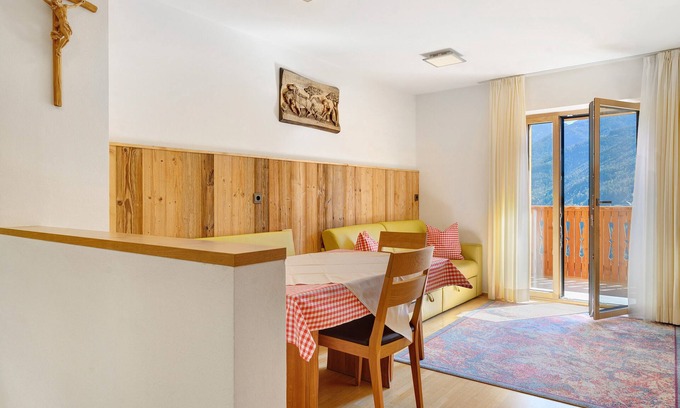 Velturno Apartment | Apartment 'Oberhemberger Hof Oanser' with Mountain View, Shared Terrace and Wi-Fi