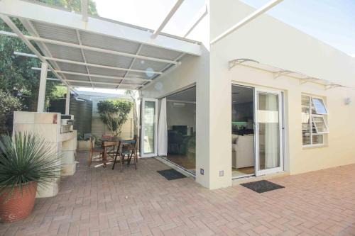 Port Elizabeth Apartment | Apartment on Constance Road
