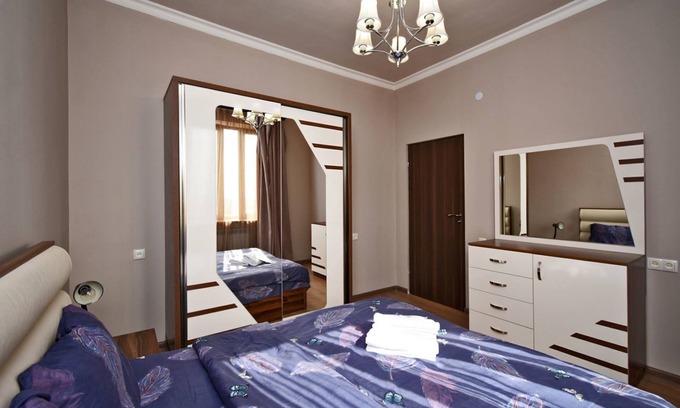 Kentron Apartment | Apartment on Glendale Hills