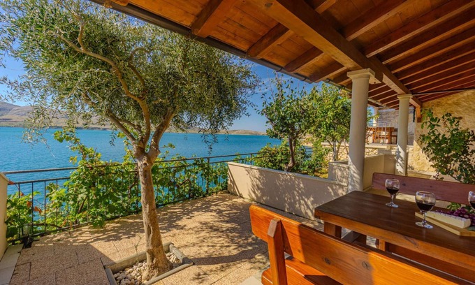Zubovici Apartment | Apartment on top of the cliff right on the beach with sea views