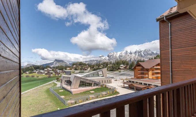 La Joue du Loup Apartment | Apartment overlooking the slopes, for 8 people