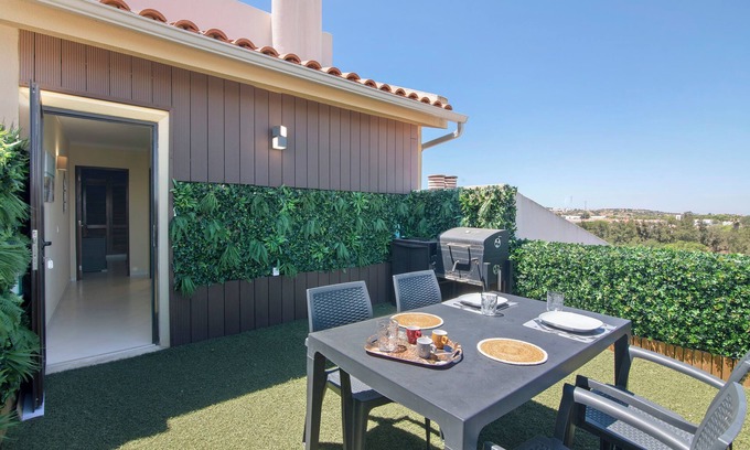 Correeira Apartment | Apartment 'Perfect Stay' with Sea View, Wi-Fi and Air Conditioning