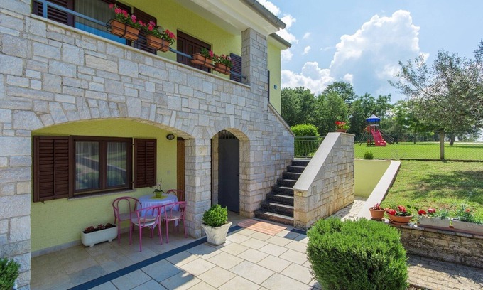 Kirmenjak Apartment | Apartment Rajko I with Garden View