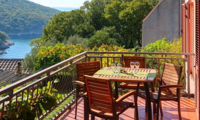 Porozina Apartment | Apartment Regina (ICS103) in Cres/Cres - 5 persons, 2 bedrooms