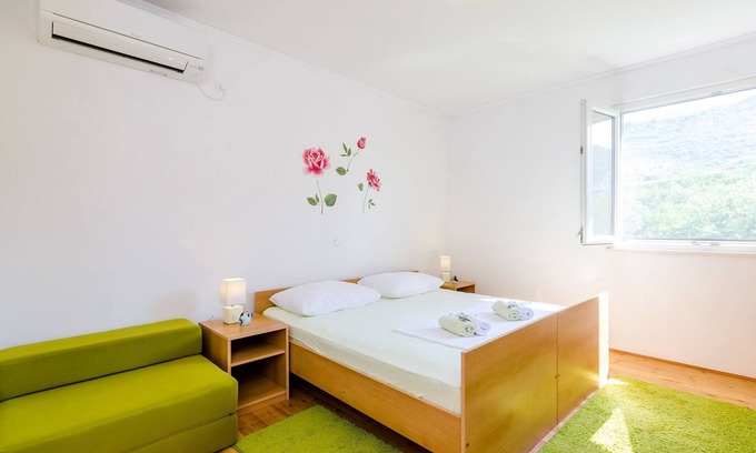 Banici Apartment | Apartment & Rooms Maždin - Triple Room with Mountain View (Soba Standard)