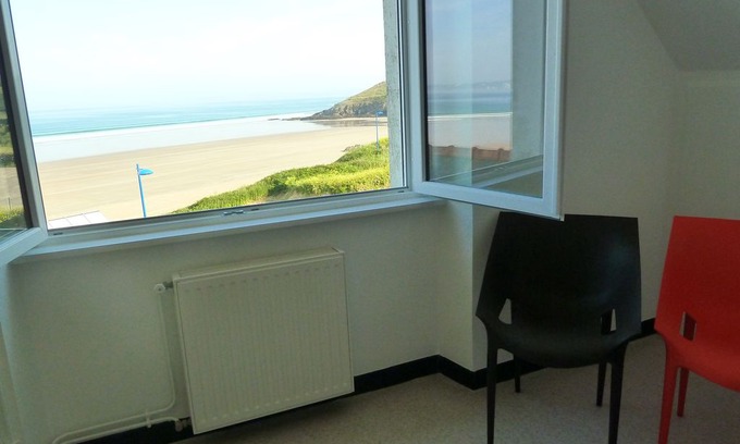 Plonevez-Porzay Apartment | Apartment sea view in Douarnenez Bay and 50m from the beach