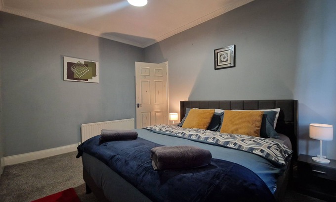 Ashington Apartment | Apartment - Sleeps 4 - Parking - Wifi