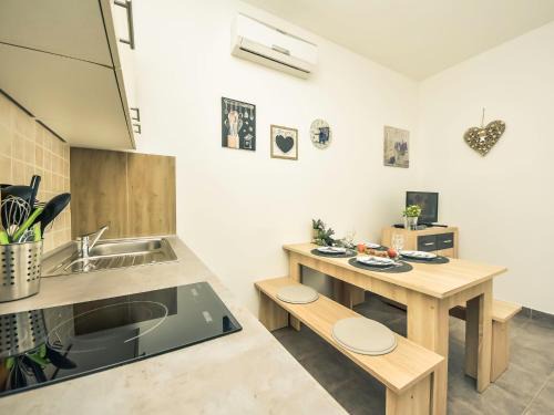 Karlobag Apartment | Apartment Snježana-4 by Interhome