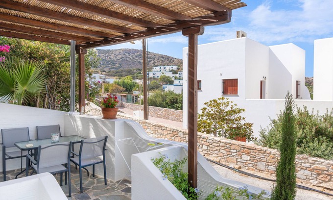 Galissas Apartment | Apartment 'Stella's Studio' with Shared Terrace, Wi-Fi and Air Conditioning