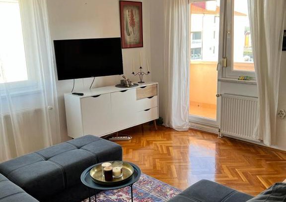 Canton 10 Apartment | Apartment Sunny day