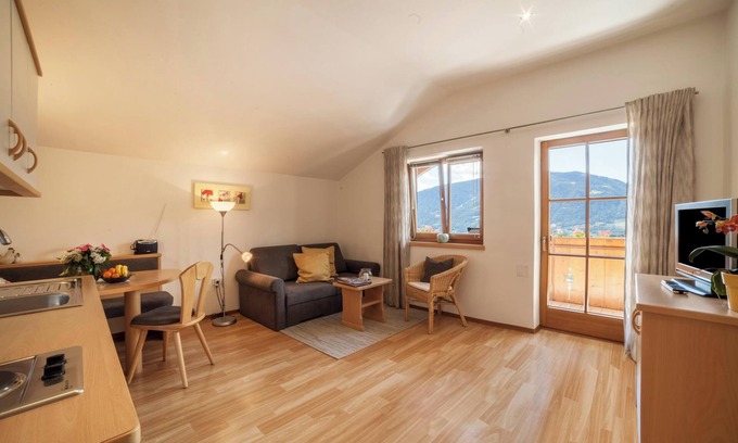 Schenna Apartment | Apartment "Texelblick Rainegg" with Mountain View, Wi-Fi, Garden & Balcony
