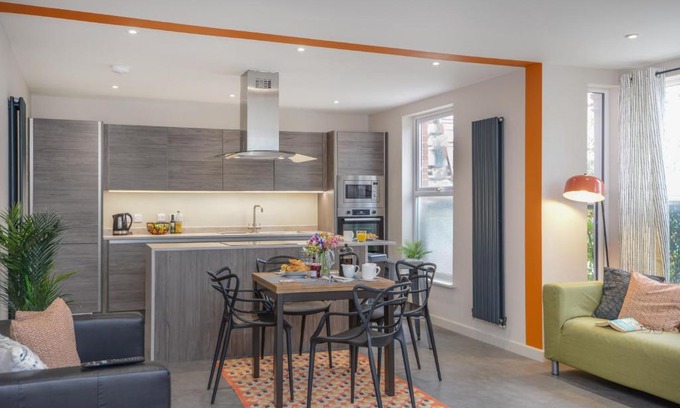 Plymouth Apartment | Apartment Three - Free Private Car Park - sleeps 6 - 3 shower rooms - by Ocean City Retreats