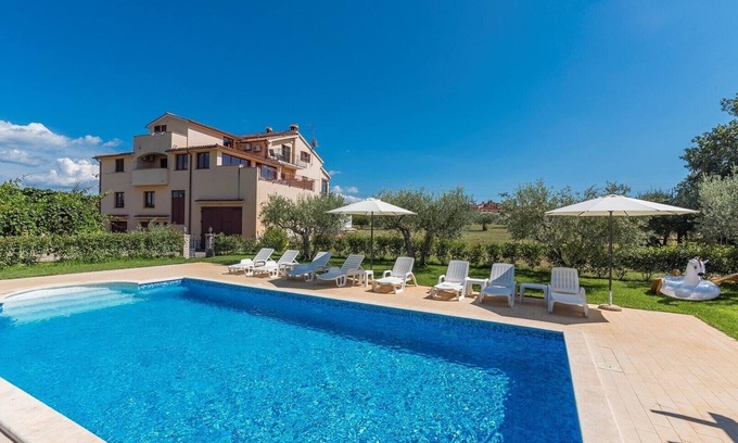 Stranici kod Nove Vasi Apartment | Apartment Vetrina A2 with Shared Pool