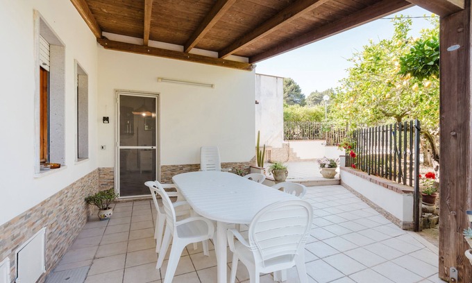 Paparella Apartment | Apartment 'Vittorio Stella' with Sea View, Private Terrace and Air Conditioning