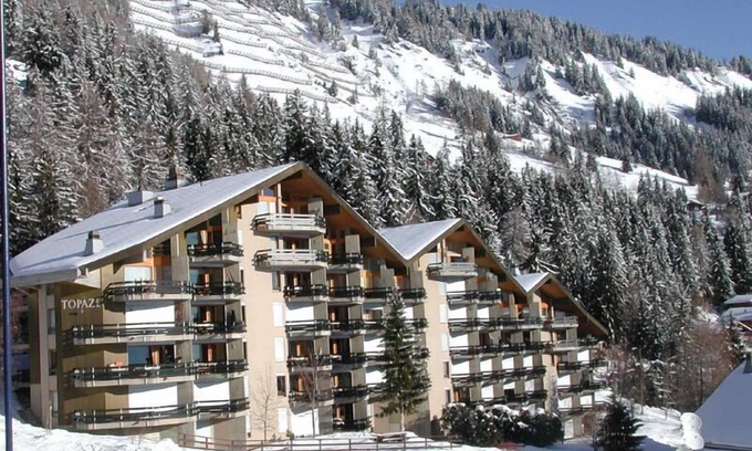 Monteiller Apartment | Apartment with 1 bedroom with 2 single beds, 1 bathroom/WC und 1 shower/WC. Living room with 1 cupbo