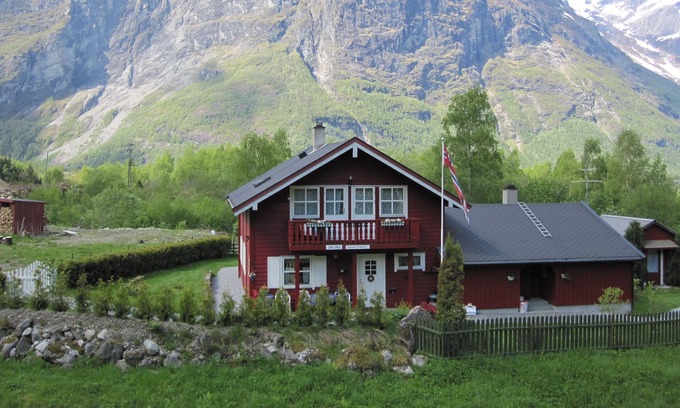 Jostedal Apartment | Apartment with 4 beds / 2 bedrooms. Go hiking, trout fishing, glacier and rock climbing.