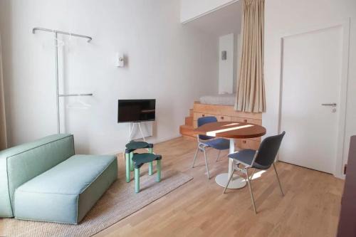 Postel Apartment | Apartment with City View in Saint-Gilles, 80 m²