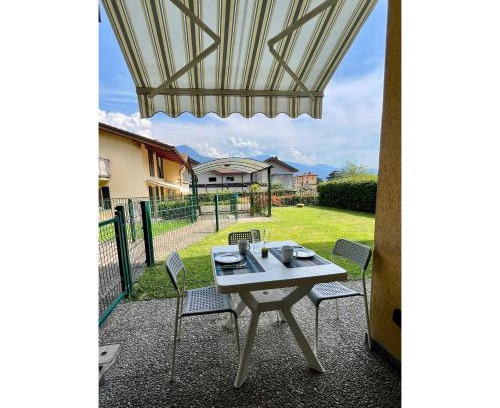Dongo Apartment | Apartment with garden and garage Dongo - Larihome A28