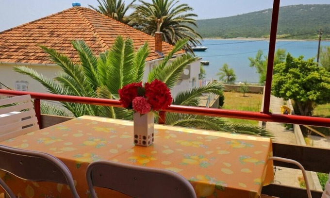 Ist Apartment | Apartment Zrinka - Two-Bedroom Apartment with Balcony and Sea View